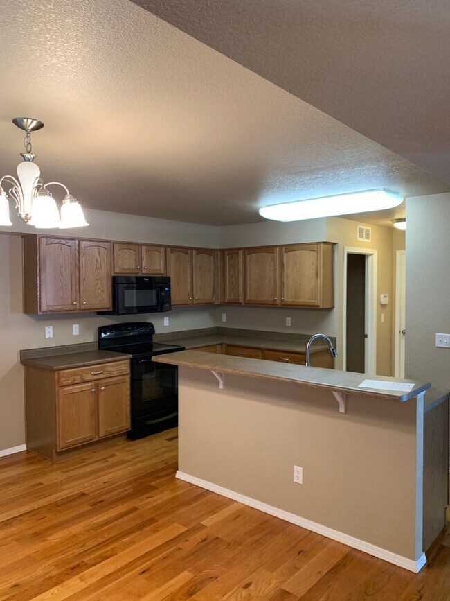 Building Photo - $2300 | 3BR/2.5BA | Dog Friendly Beautiful...