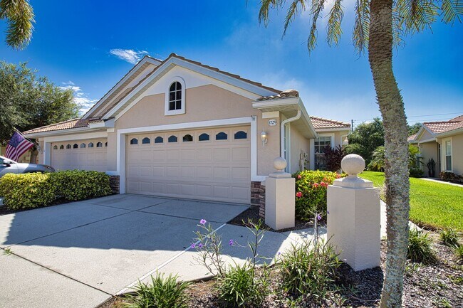 Foto del edificio - Seasonal Short-Term Rental 3-Bedroom 2-Bathroom Villa in Pelican Pointe and Country Club Community!