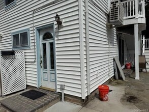 Building Photo - 42 Old East Neck Rd