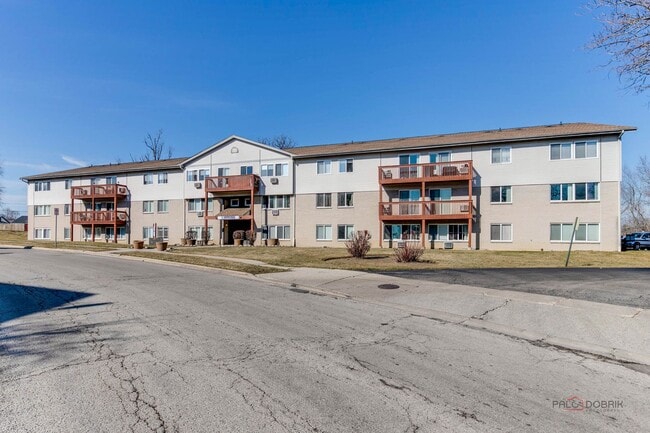 Building Photo - Woodlands Apartment Homes