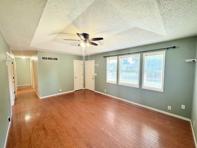 Building Photo - 125 SE 240th Rd