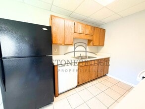 Building Photo - 302 Hillsboro Ln
