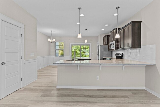 Building Photo - Gorgeous Townhome in N. Raleigh, Top Ameni...