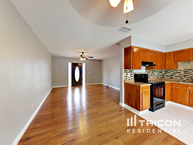 Foto del edificio - 8206 Laguna Ln