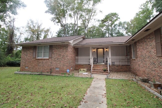 Building Photo - 2107 Tanglewood Rd