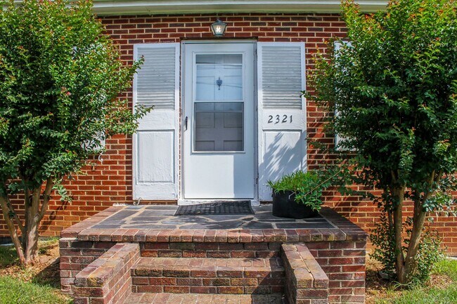 Building Photo - 2321 Fontaine Ave Ext