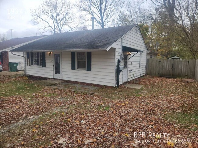 Building Photo - Charming 3-Bedroom Single Family  Property...