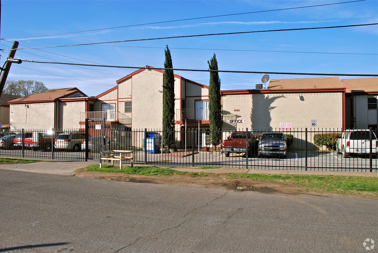 Town Club Apartaments I-II - Town Club Apartments
