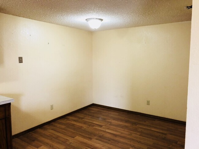 Building Photo - 8513 Brookline Pl
