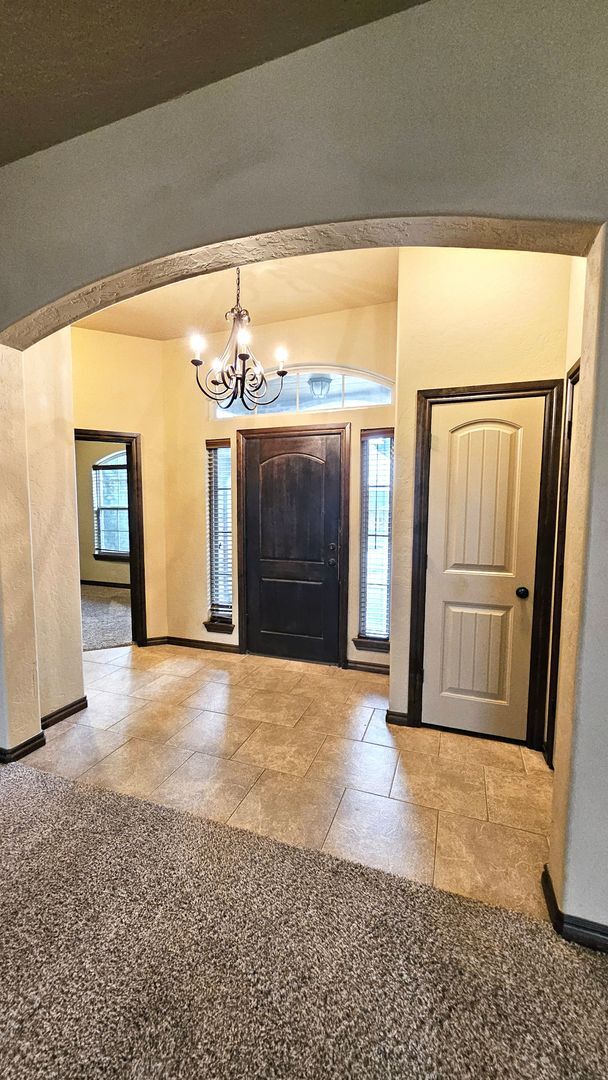 Building Photo - Gorgeous 3 Bed & Study in Moore