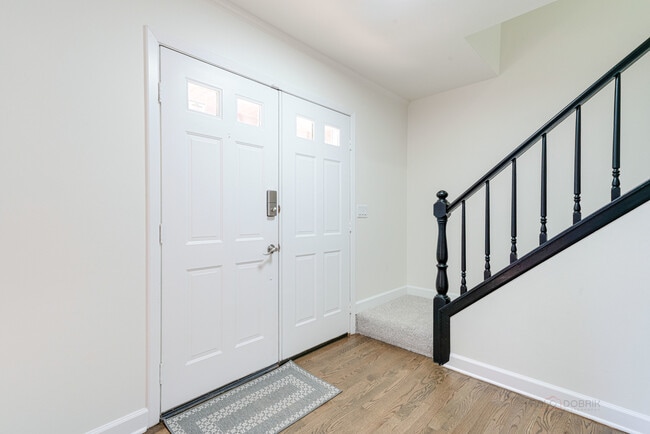 Foto del edificio - 887 Saybrook Ln