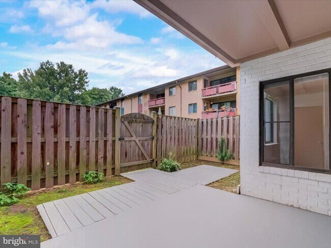 Foto del edificio - 2844 Dover Ln