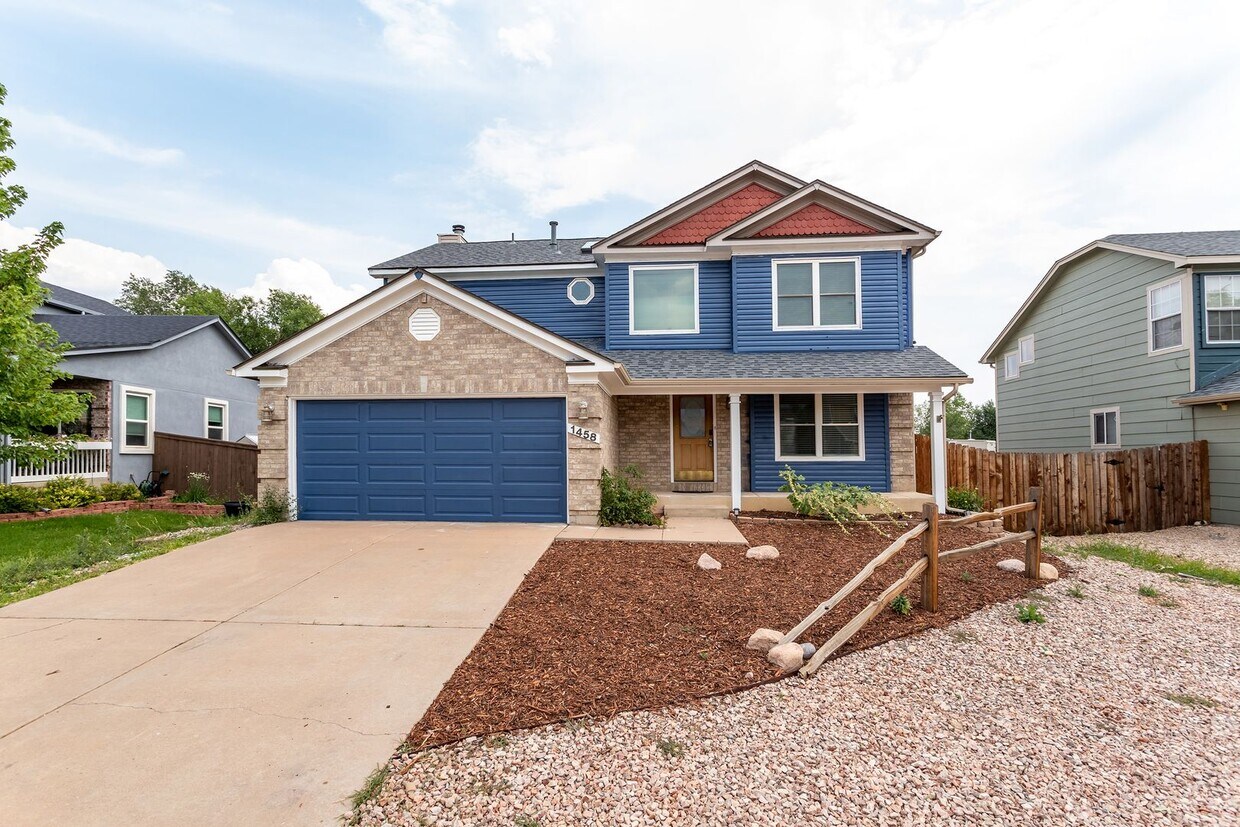 Primary Photo - Charming 4 Bedroom, 4 Bath home in the Che...