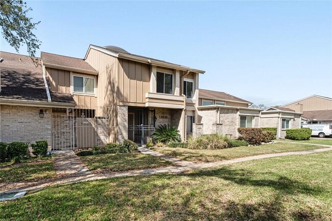 Building Photo - 11614 Village Pl Dr