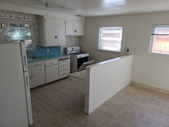 Building Photo - 1126 Sheridan Ave