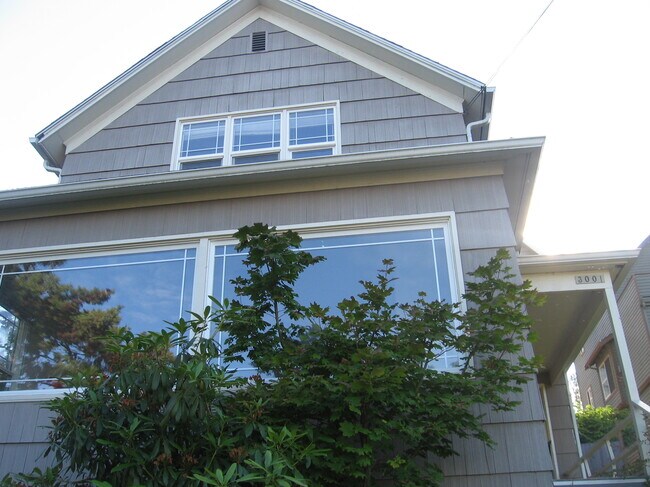 Building Photo - 3001 4th Ave W