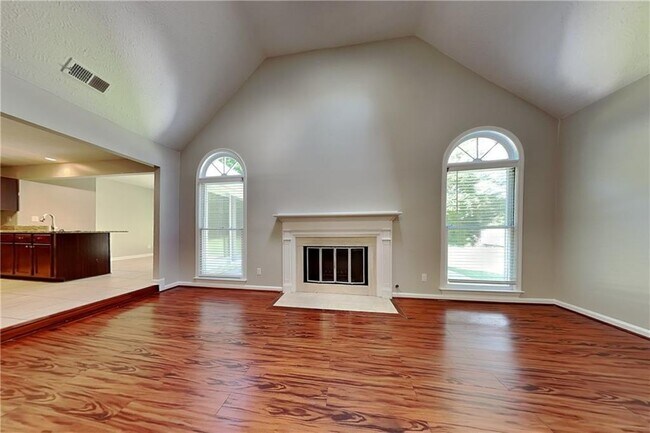 Building Photo - 677 Longbow Ct