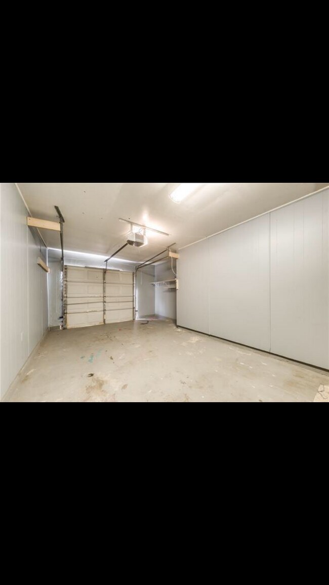 Garage - 4617 bracken dr.