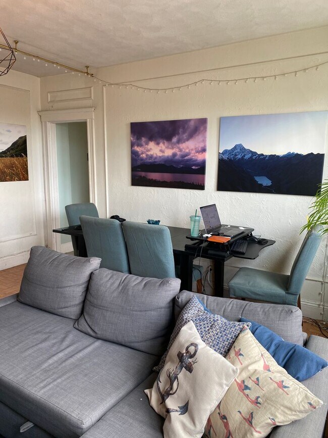Foto del edificio - Bright large 1bd with a balcony! Walk to T...