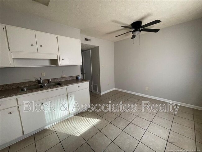 Building Photo - 4959 Galveston Dr