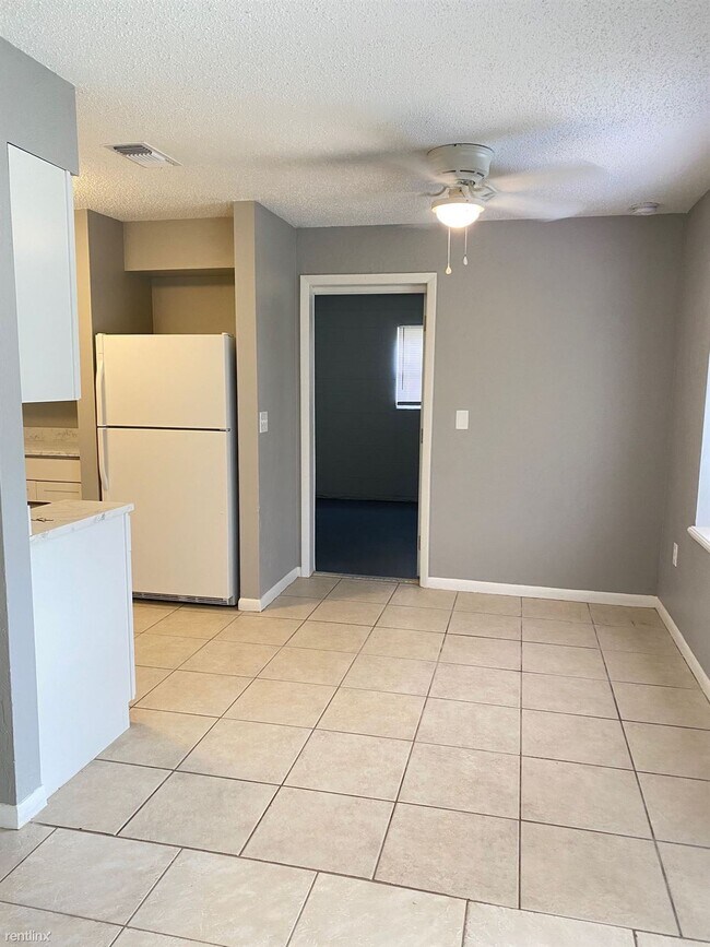Foto del edificio - 3 br, 2 bath Duplex - 16A Brelyn Pl