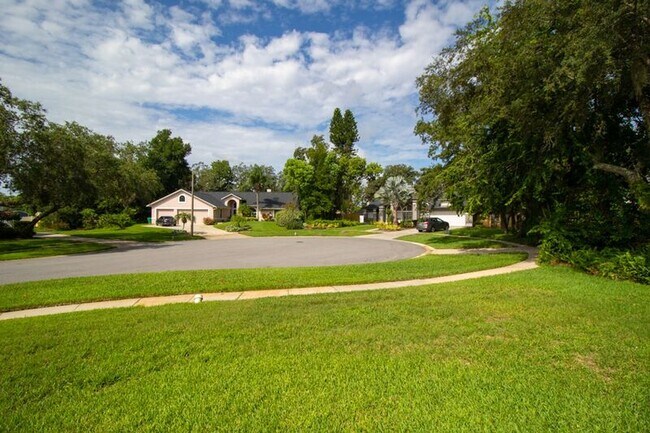 Foto del edificio - 334 Sparrow Wood Ct