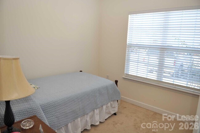 Foto del edificio - 1889 Sandal Brook Rd