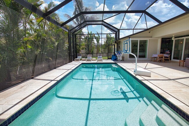 Foto del edificio - Seasonal Venice Island Pool Home half block from Golden Beach deeded access to the Gulf!