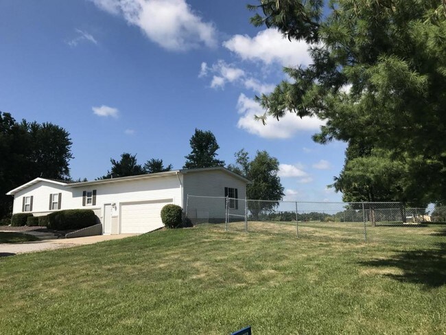 Building Photo - 9045 Gordon Dr