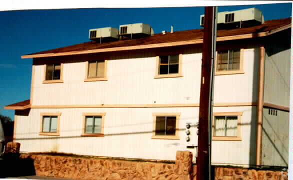 Building Photo - Kell Estates