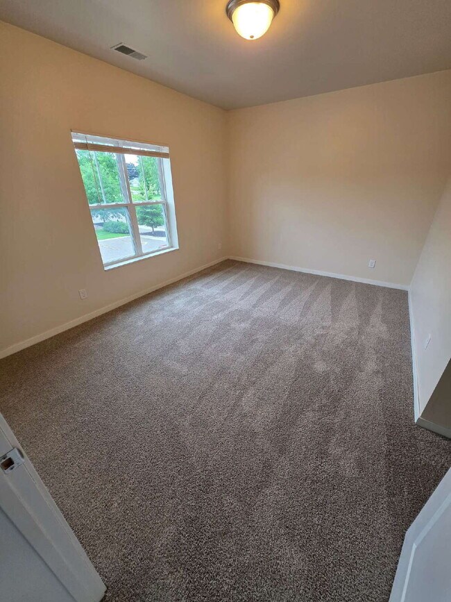 Building Photo - 2 Bedroom | 1 Bathroom 2nd Floor Apartment...