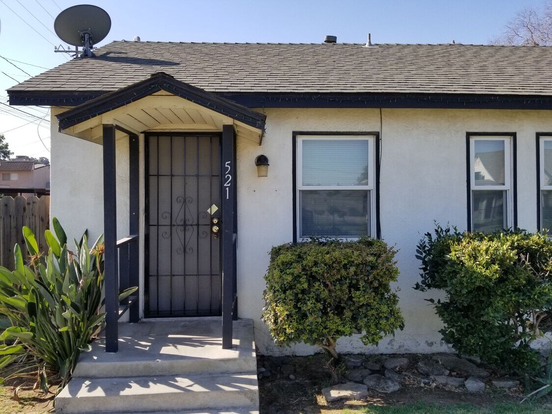 Foto principal - 521 E San Joaquin Ave