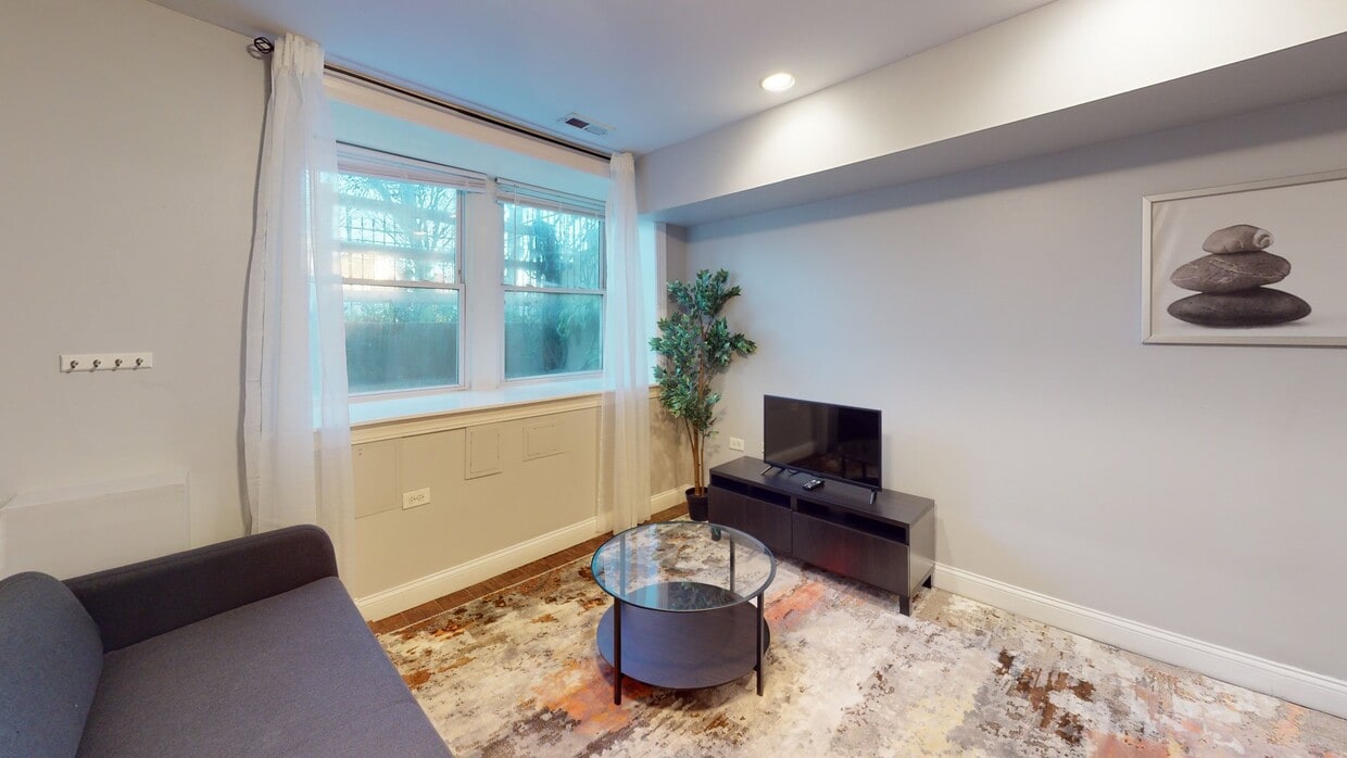 Photo - Private bedroom in 3 bed/2 bath Home
