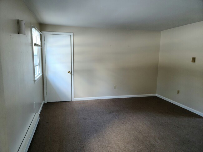 Living area with Closet - 2 Maloney St