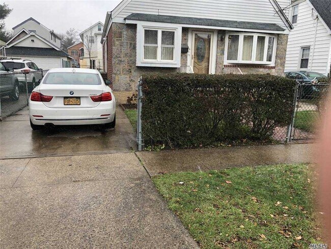 Building Photo - 86-17 258th St