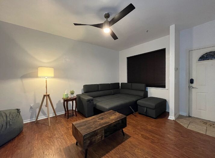 Foto principal - 6519 W Newberry Rd