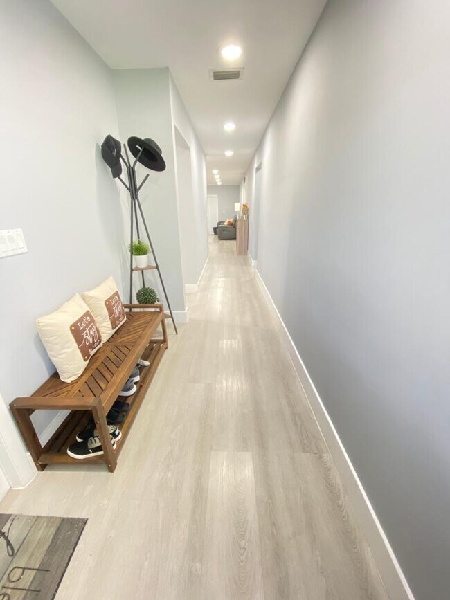 Foto del edificio - 825 Lantern Tree Ln