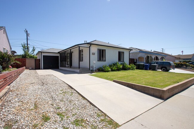 Foto del edificio - Lakewood Home, 2 Bedroom, 1 Bath with GREAT Backyard Space!