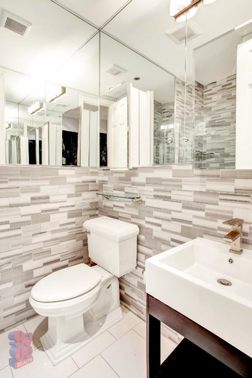 Foto del edificio - 3 W 103rd St
