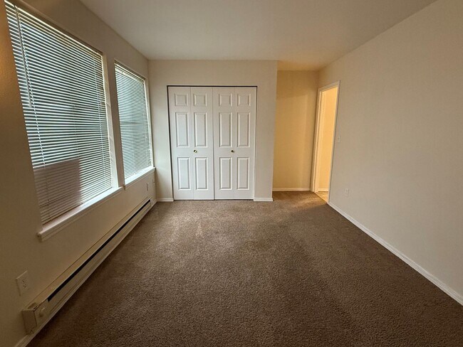 Foto del edificio - 553 11th St NE