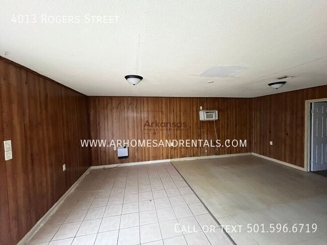 Building Photo - 4013 Rogers St