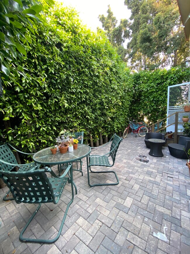 Foto del edificio - 627 Westminster Ave