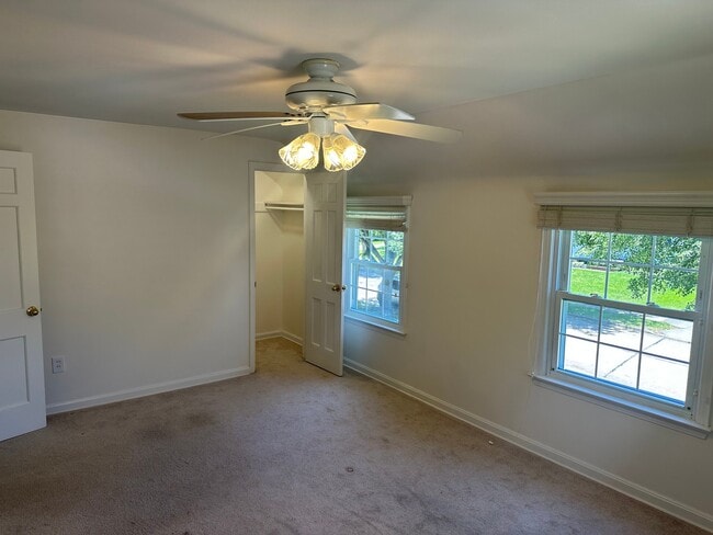 Building Photo - 1547 Commodore Rd
