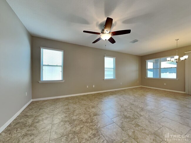 Building Photo - 132 Waterside Circle Winter Haven FL