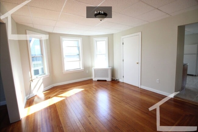 Building Photo - Beautiful Duplex (2nd&3rd Floor) Available 6/1/26 (Super Close to Tufts University)