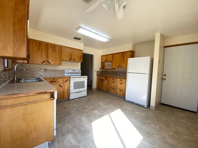 Building Photo - 2 Bedroom | 1 Bathroom Home in The Dalles, OR