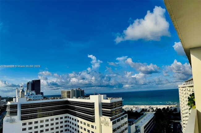 Foto del edificio - 100 Lincoln Rd