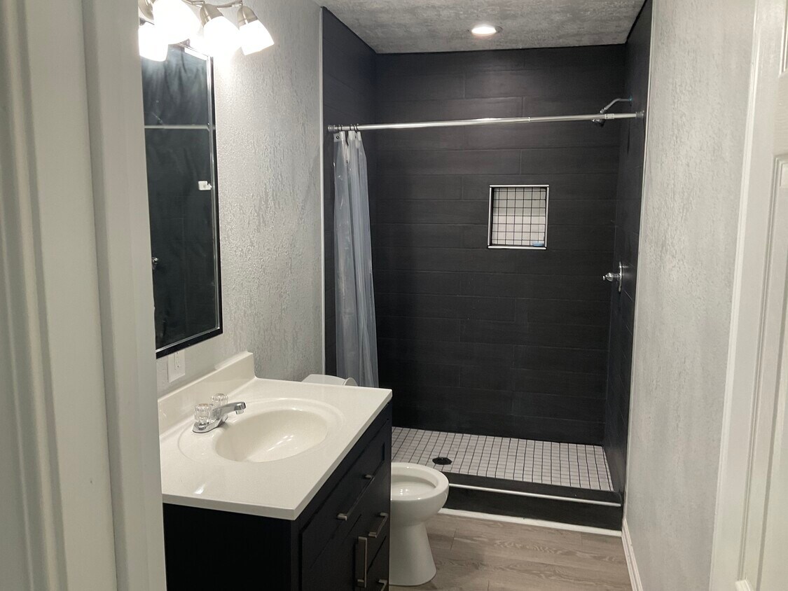 Foto principal - 13325 Elaine Rd