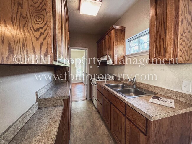 Building Photo - 111 Hillside - Cozy 1 Bedroom, 1 Bathroom ...