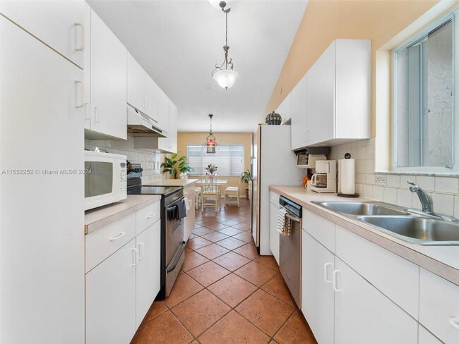 Foto del edificio - 3 bedroom in Dania FL 33004